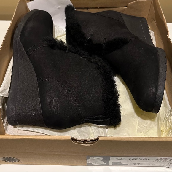 UGG JEOVANA SUEDE WATERPROOF WEDGE ANKLE BOOT SIZE 11 WOMEN - Picture 10 of 16